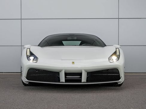 Used 2018 Ferrari 488 GTB RWD image 3