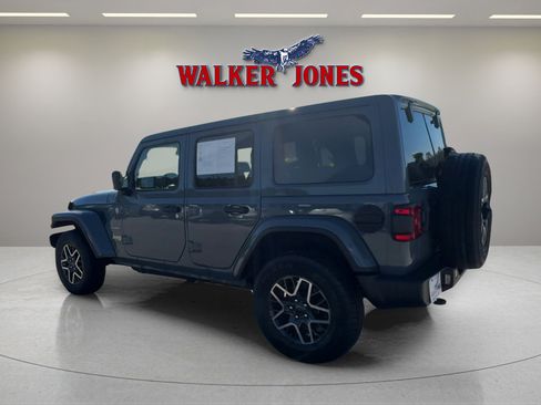 Used 2024 Jeep Wrangler Sahara image 5