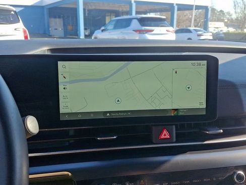 Used 2025 Kia Carnival image 18