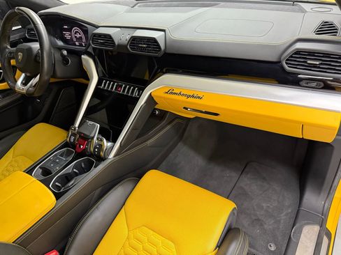 Used 2020 Lamborghini Urus image 9