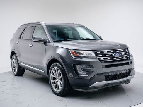 Used 2017 Ford Explorer Limited w/ Equipment Group 301A image 10