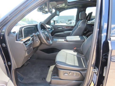 Used 2023 Cadillac Escalade ESV Premium Luxury RWD image 25