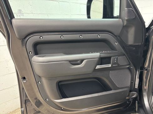 Used 2024 Land Rover Defender 110 V8 image 24