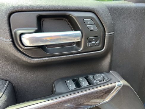 Used 2022 Chevrolet Silverado 1500 LTZ w/ LTZ Premium Package AWD/4WD image 17