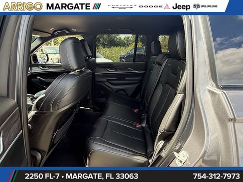 Used 2025 Jeep Grand Cherokee Limited w/ Black Appearance Package RWD image 11