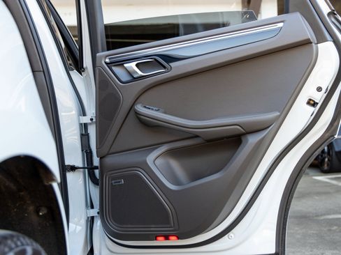 Certified 2025 Porsche Macan image 45