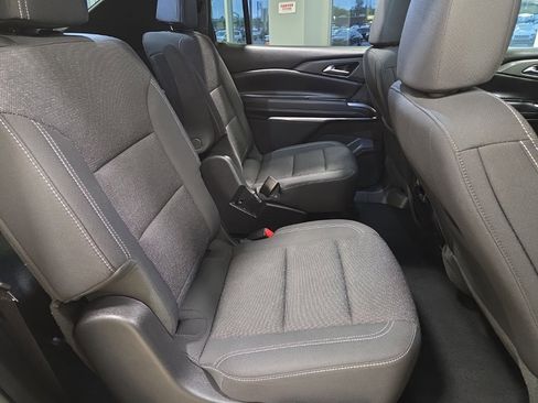 Used 2025 Chevrolet Traverse LT image 18