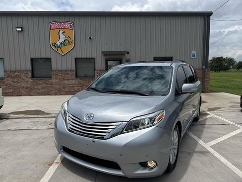 Used 2016 Toyota Sienna Limited Premium FWD image 3