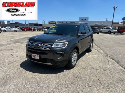 Used 2018 Ford Explorer XLT w/ Equipment Group 202A AWD/4WD image 2