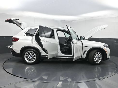 Used 2022 BMW X5 xDrive45e w/ Climate Comfort Package AWD/4WD image 37