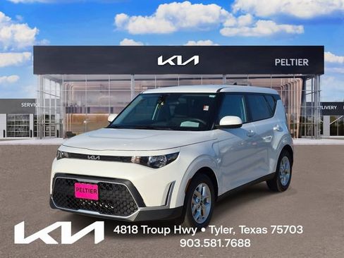 Certified 2025 Kia Soul LX w/ LX Technology Package FWD image 3