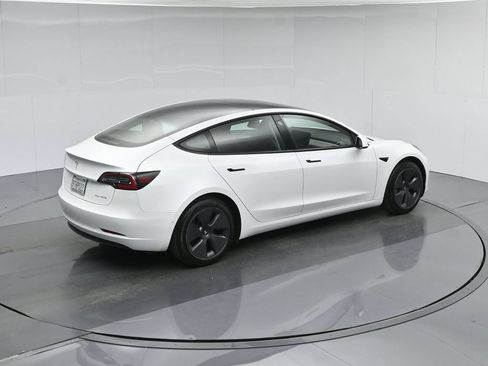 Used 2022 Tesla Model 3 Long Range AWD/4WD image 36