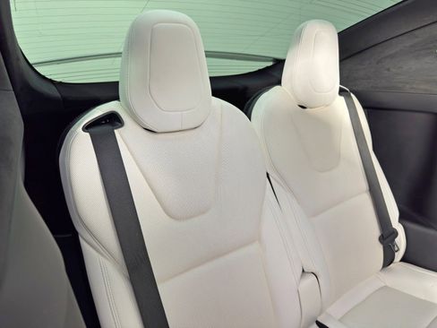 Used 2022 Tesla Model X image 47