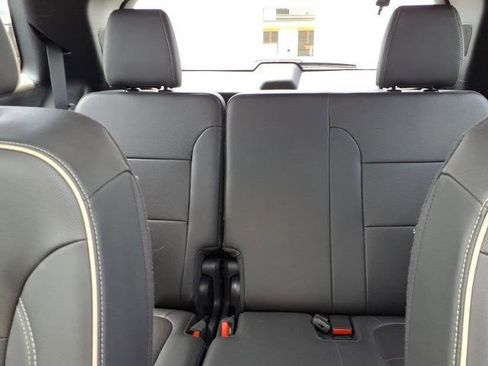 Used 2023 Chevrolet Traverse Premier w/ Redline Edition AWD/4WD image 17