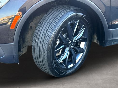 Used 2023 Volkswagen Tiguan SE image 24