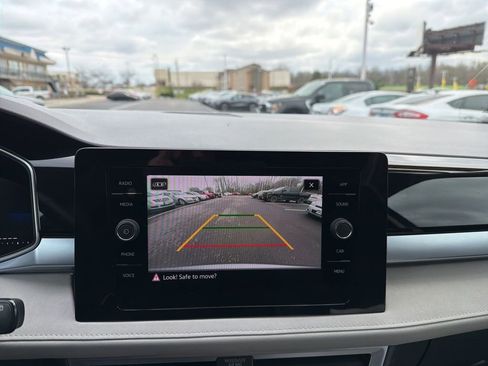 Used 2025 Volkswagen Taos SE image 23