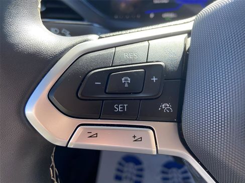 Used 2022 Volkswagen Taos SE w/ Panoramic Sunroof Package image 26