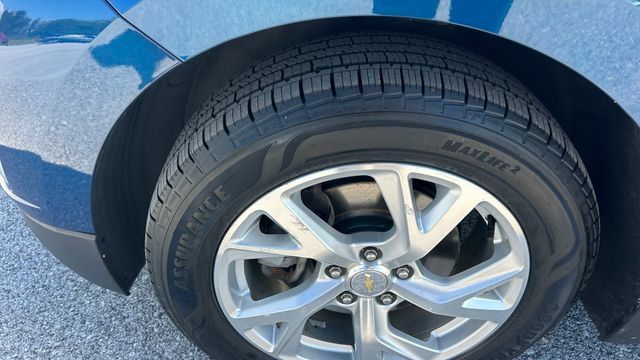 Used 2019 Chevrolet Equinox LT w/ Sun & Navigation Package AWD/4WD image 10