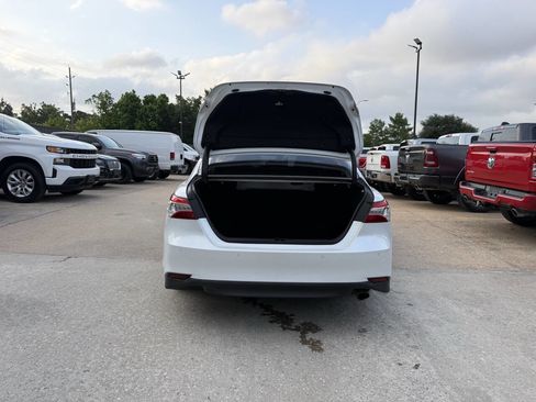 Used 2018 Toyota Camry XLE FWD image 35