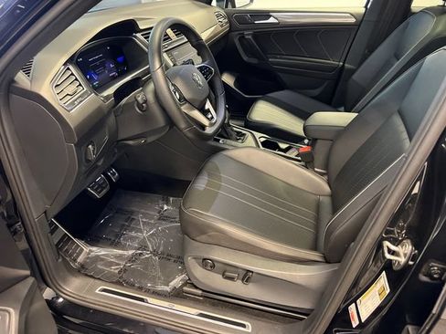 Certified 2022 Volkswagen Tiguan SE R-Line FWD image 7