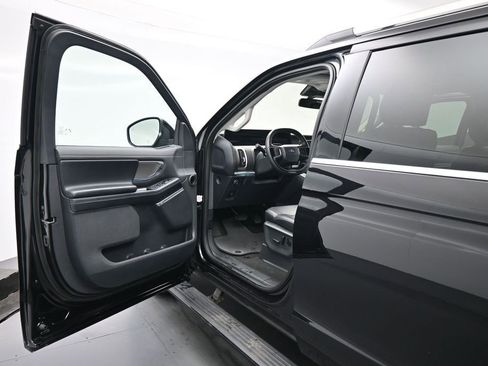 Certified 2025 Ford Expedition Max Platinum AWD/4WD image 9