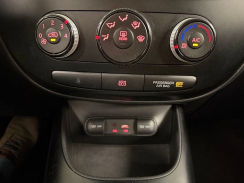 Used 2016 Kia Soul + FWD image 26
