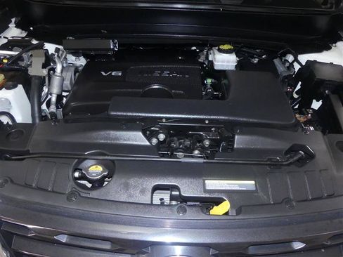 Used 2018 Nissan Pathfinder S AWD/4WD image 30