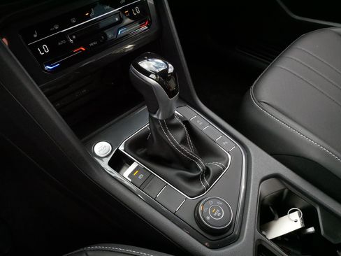 Certified 2024 Volkswagen Tiguan SE R-Line AWD/4WD image 24