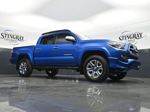 Used 2017 Toyota Tacoma Limited w/ Exterior Package AWD/4WD image 26