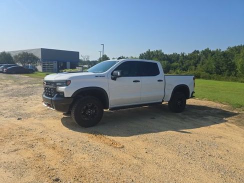Used 2023 Chevrolet Silverado 1500 ZR2 w/ Technology Package AWD/4WD image 3