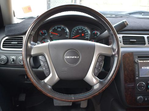 Used 2014 GMC Sierra 2500 Denali AWD/4WD image 21