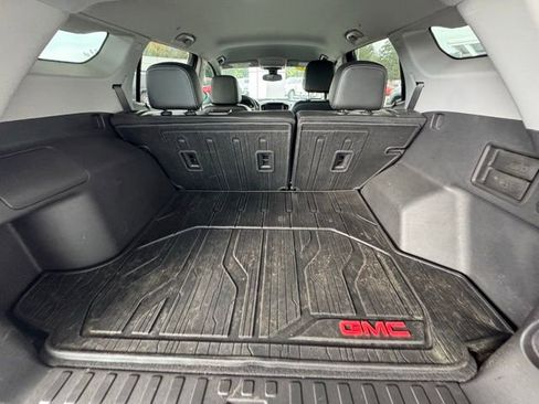 Used 2023 GMC Terrain SLT w/ Infotainment Package II image 9