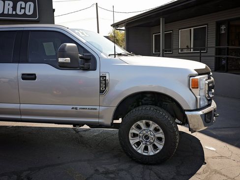 Used 2022 Ford F350 XLT w/ Camper Package image 3