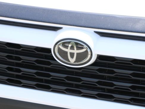 Used 2019 Toyota RAV4 XLE Premium FWD image 12