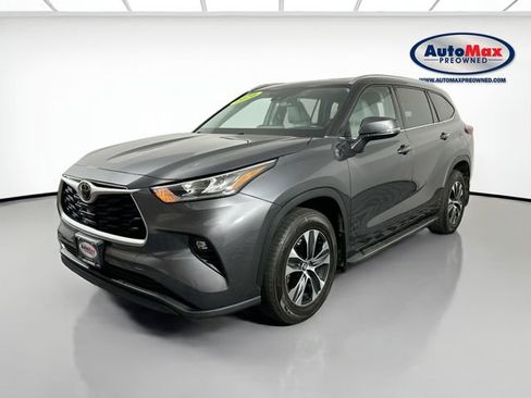 Used 2020 Toyota Highlander XLE AWD/4WD image 5