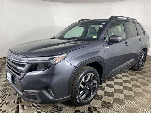 Used 2025 Subaru Forester Limited AWD/4WD image 11