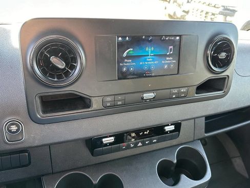 Used 2019 Freightliner Sprinter 3500 image 16