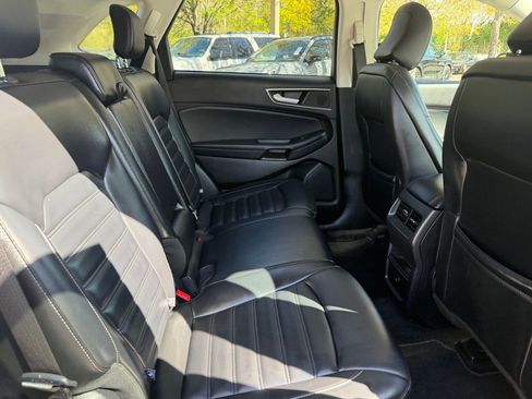 Used 2024 Ford Edge SEL image 8