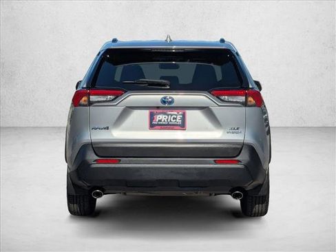 Used 2022 Toyota RAV4 XLE Premium image 6