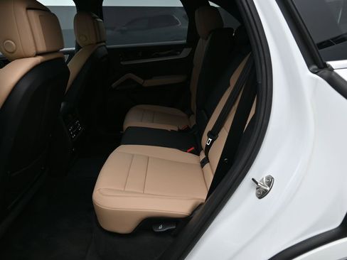 New 2025 Porsche Cayenne image 17
