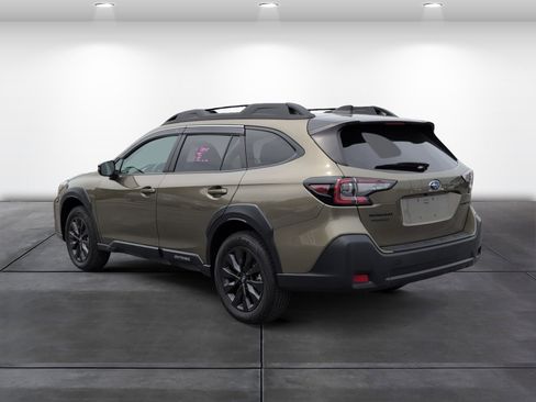 Used 2025 Subaru Outback Onyx Edition image 3