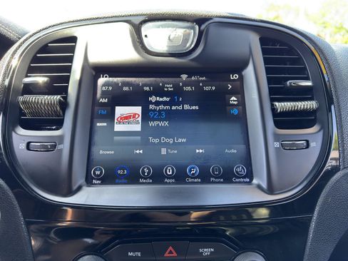 Used 2018 Chrysler 300 S w/ 300S Premium Group RWD image 23