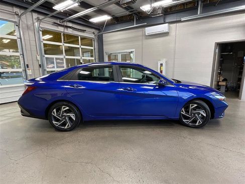 Used 2024 Hyundai Elantra SEL w/ Convenience Package FWD image 6