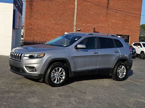Used 2021 Jeep Cherokee Latitude Plus AWD/4WD image 3