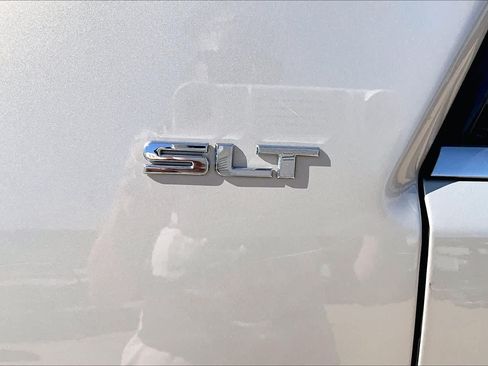 Used 2011 GMC Acadia SLT FWD image 9