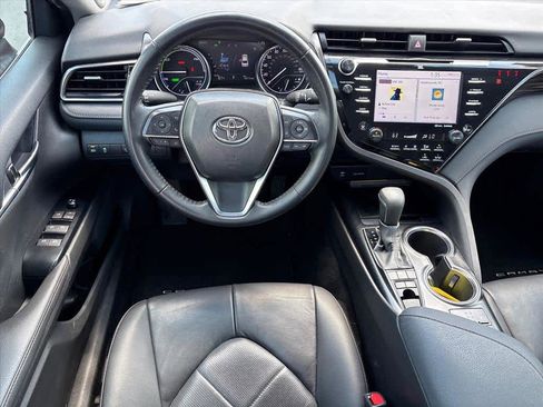 Used 2019 Toyota Camry XLE w/ Sunroof Package image 4