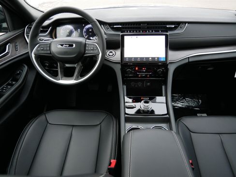 New 2025 Jeep Grand Cherokee Limited w/ Trailer Tow Package image 10