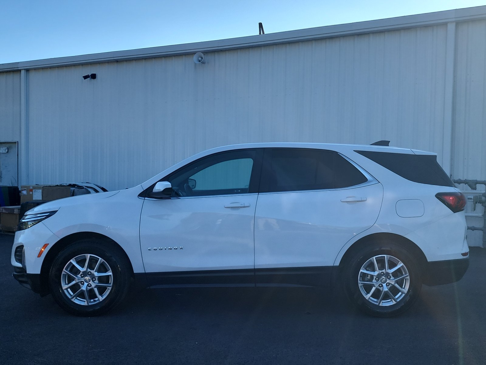 Used 2022 Chevrolet Equinox LT FWD image 2
