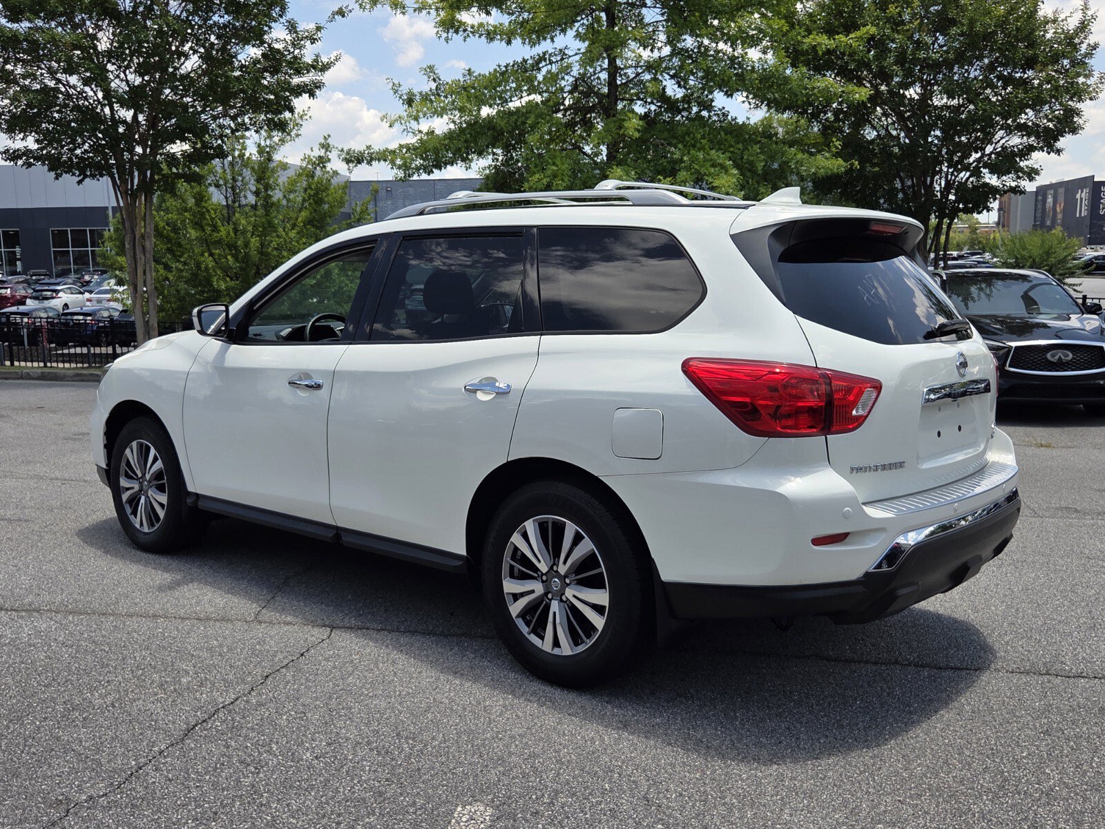 Used 2020 Nissan Pathfinder SV AWD/4WD image 8