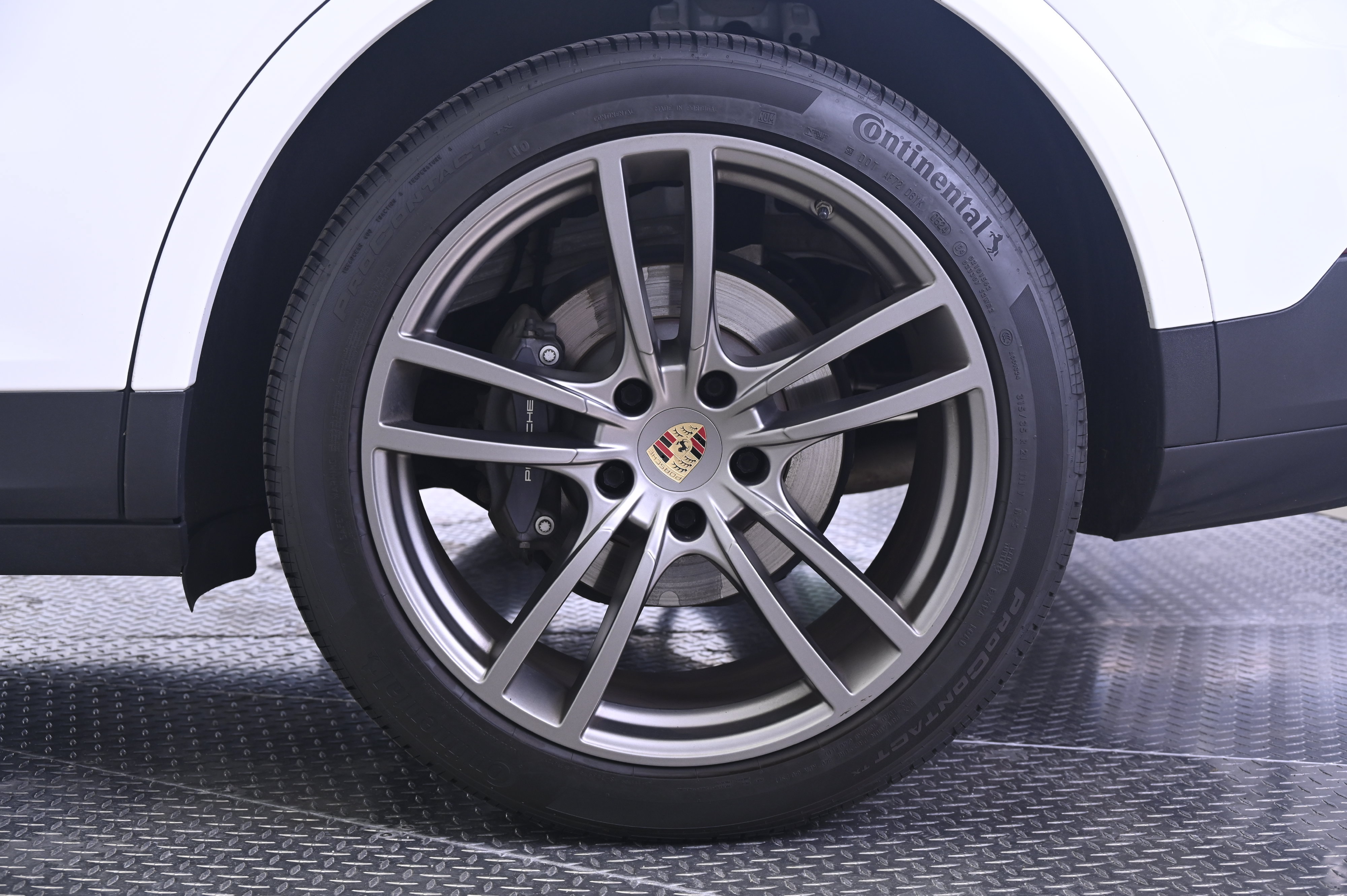 Certified 2022 Porsche Cayenne Platinum Edition AWD/4WD image 12